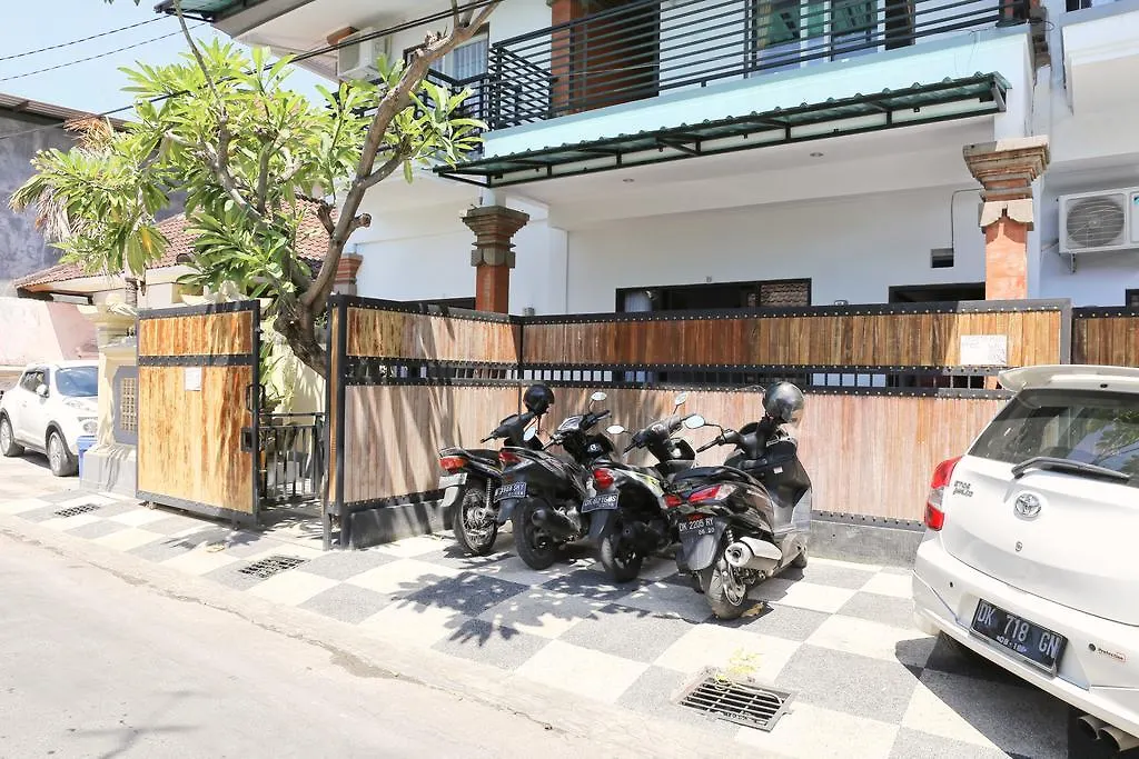 *** Guest house Reddoorz @ Pulau Misol Street Hotel Denpasar  Indonesia